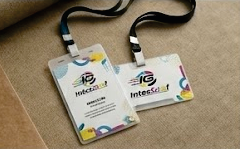 Crachás para eventos e identificação corporativa.